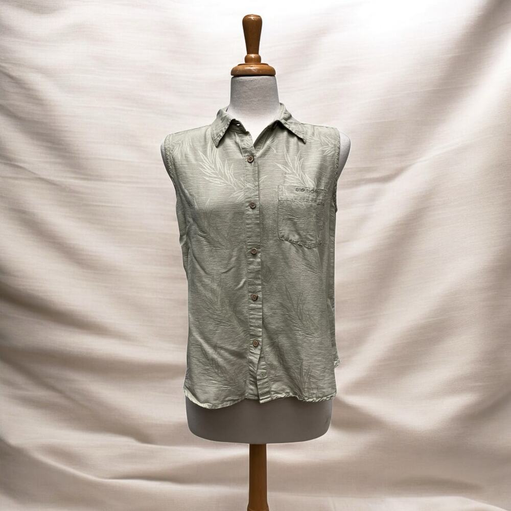 VTG Big Dogs Resortwear 100% Silk Top Sz M Pale Green Button Up Tropical Coastal